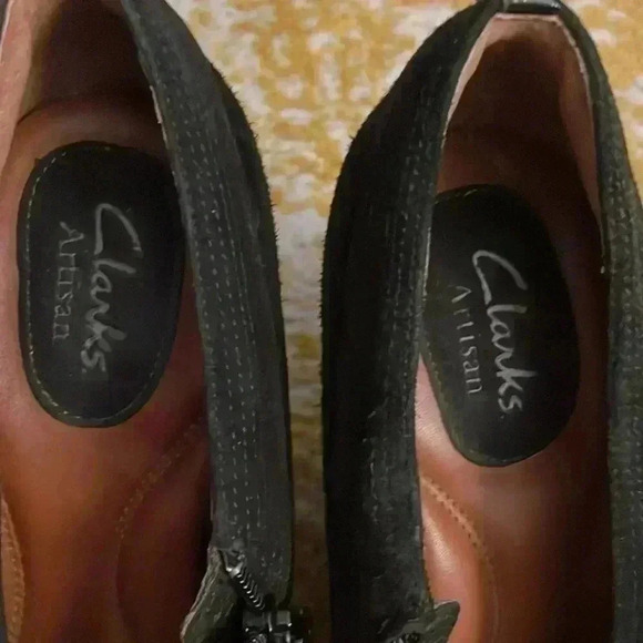 Clarks tige de cuir suede embroidered size, zipper heels, 7.5 - Picture 4 of 8